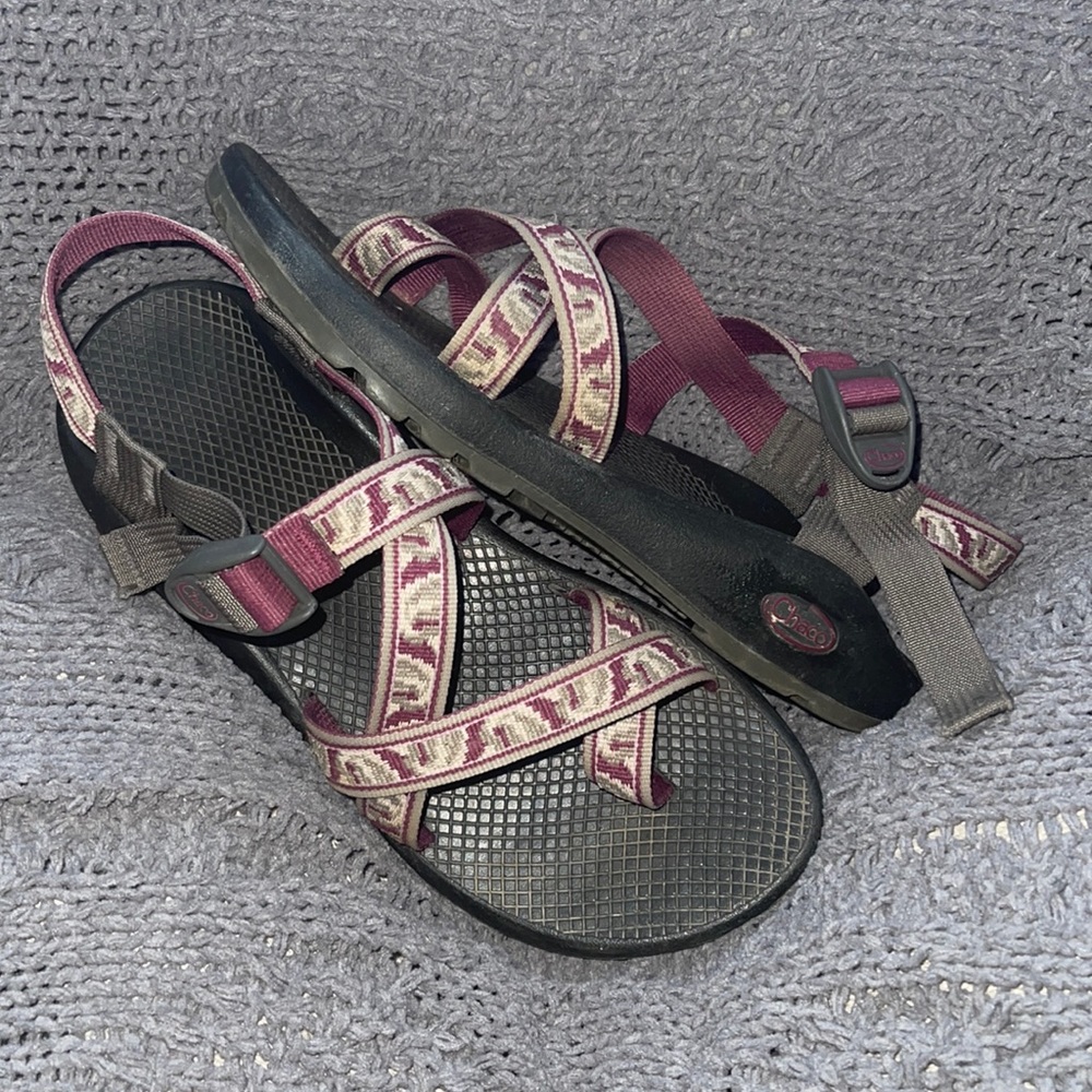 Chaco Vibram Sandal with Toe Strap Sz 10